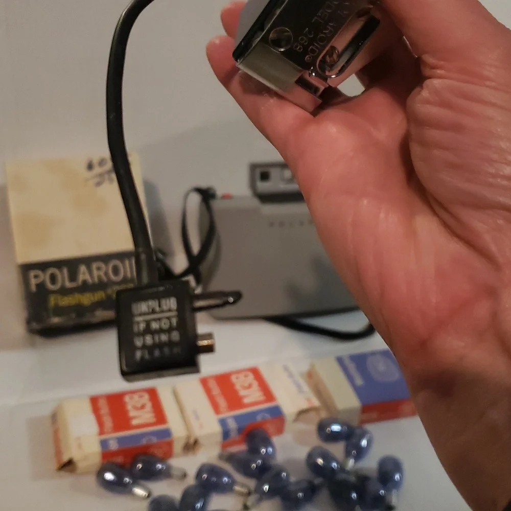 VTG Polaroid 220 Camera, Bulbs, And Flashgun #268